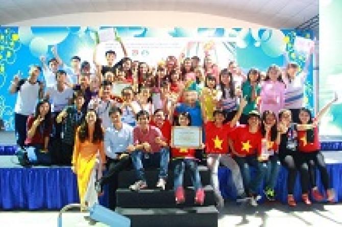  Chương trình chào đón tân sinh viên khoa QTKD năm 2014. Chủ đề : "Hành trình kết nối"