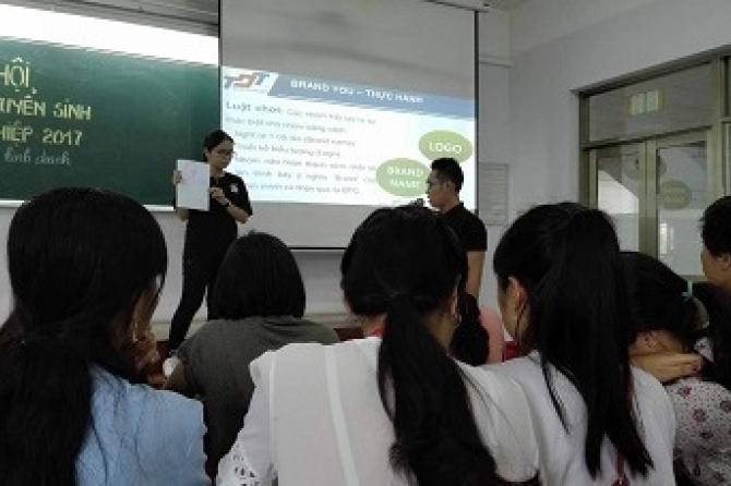 Ngày hội thông tin tuyển sinh hướng nghiệp tại Khoa Quản trị kinh doanh